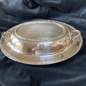 Wm Rogers 1112 ‘Evandale’ Silverplated Covered Vegetable Dish